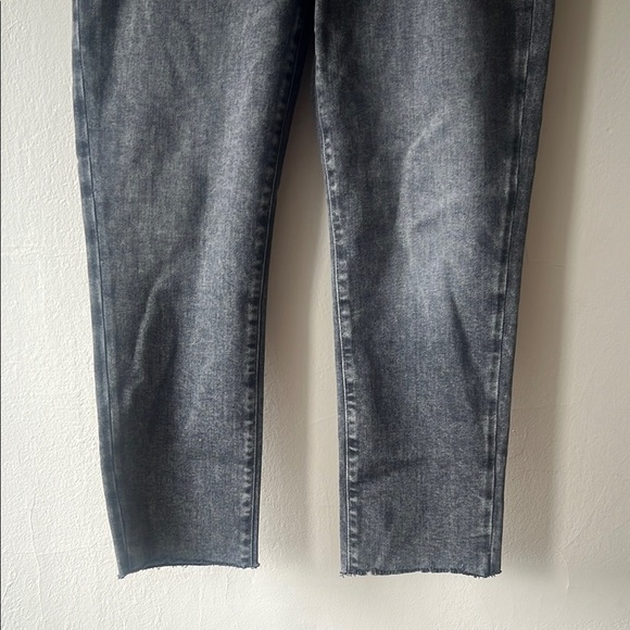 7 For All Mankind | Gray Straight Leg Jeans | size 27 - Picture 3 of 6